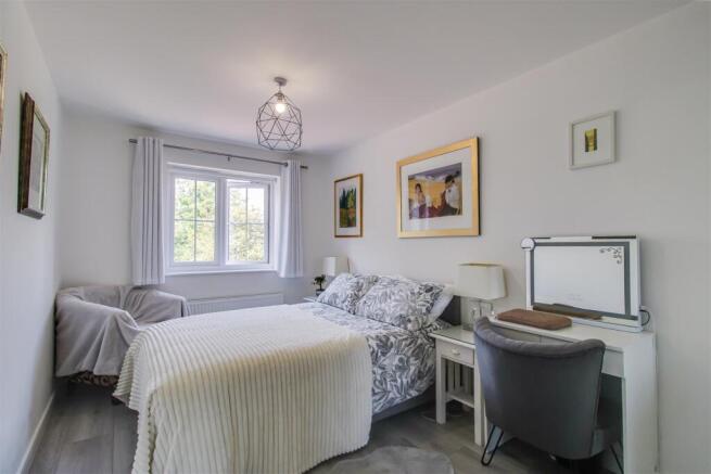 4 bed Detached for sale Image 9