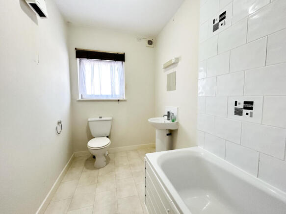2 bed End of Terrace to rent Image 8