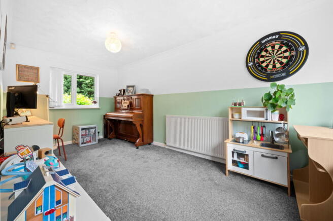 4 bed Detached for sale Image 6