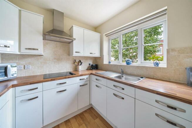 Kitchen (2).jpg