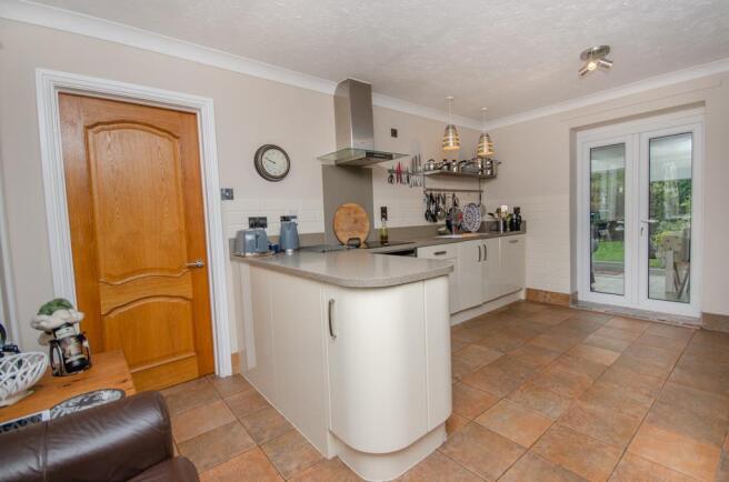 Kitchen pic 1.jpg
