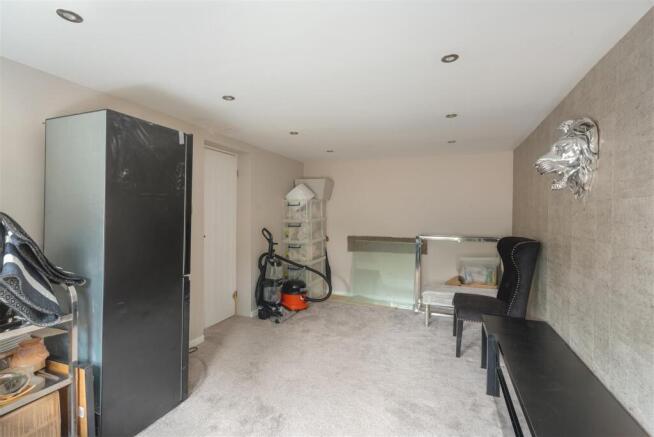 4 bed Detached for sale Image 11