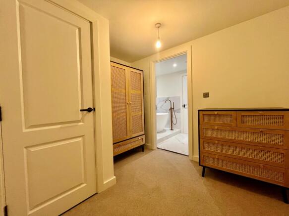 2 bed Apartment to rent Image 6