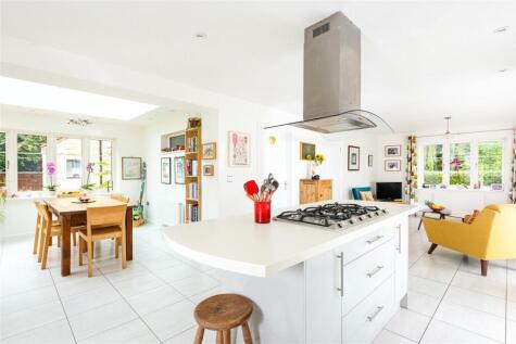 Wreschner Close, Deanshanger, Milton Keynes, Northamptonshire, MK19