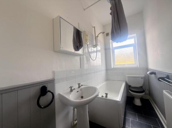 2 bed Terraced to rent Image 6
