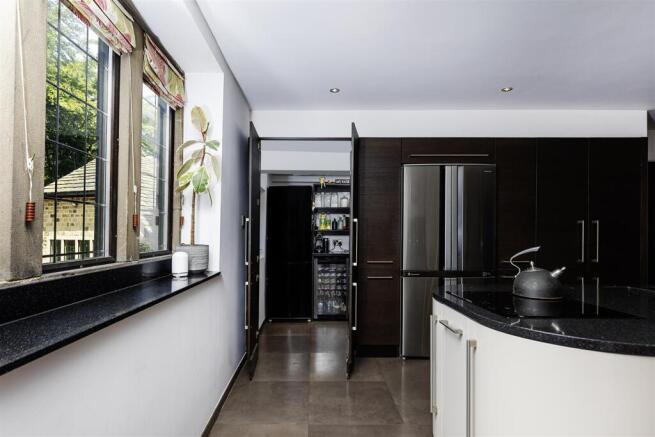 6 bed Character Property for sale Image 11