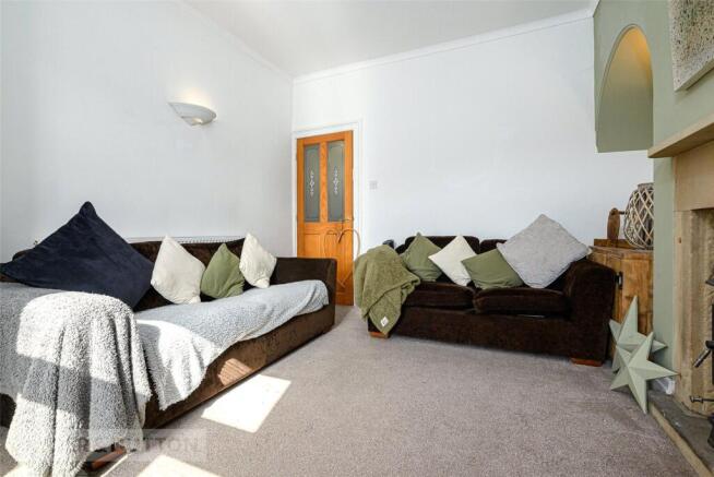 2 bed Terraced to rent Image 5