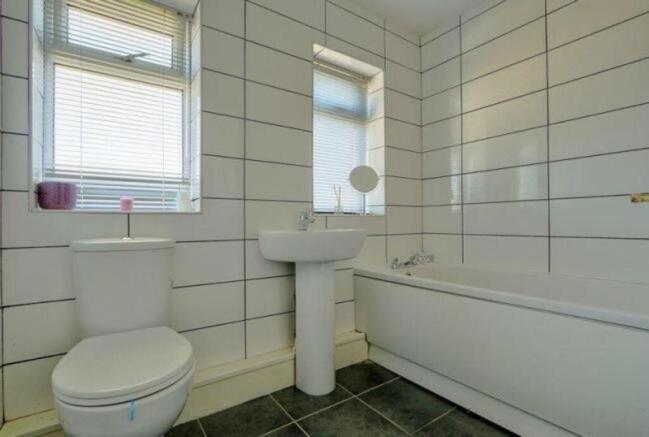 3 bed Semi-Detached to rent Image 4