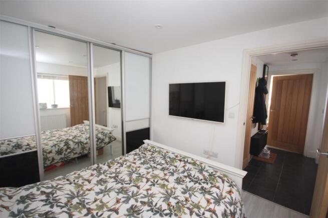 Bedroom. (2).JPG