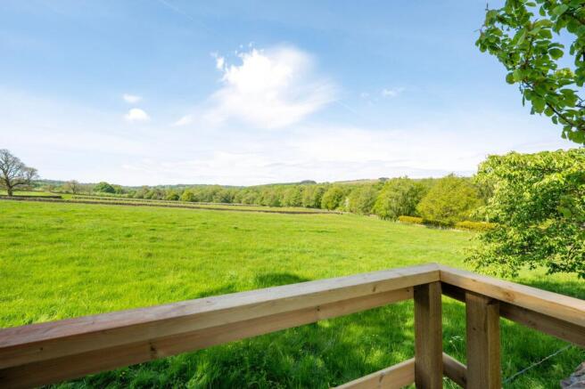 5 bed Detached for sale Image 5
