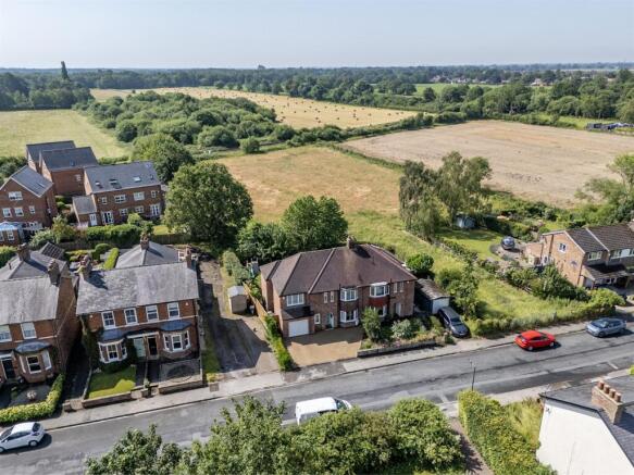 5 bed Semi-Detached for sale Image 6