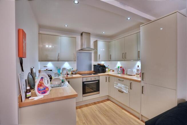 Flat 1 Kitchen.jpeg