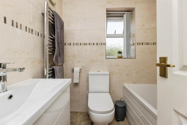 3 bed Semi-Detached for sale Image 12