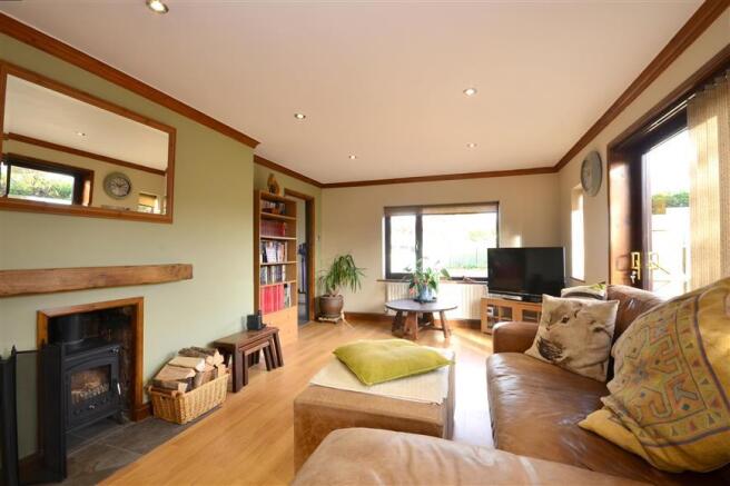 Lounge/ Dining Area