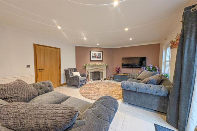 PXL_20260203_123518852.RAW-01 liv din.jpg