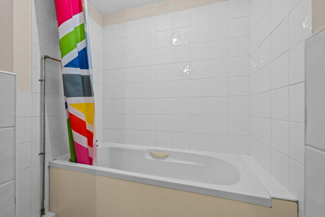 3 bed Flat for sale Image 12