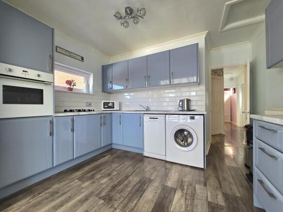 Oakengrange Drive, Southend-on-sea photo 4