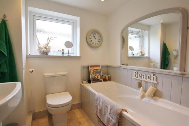 Bathroom 2.JPG