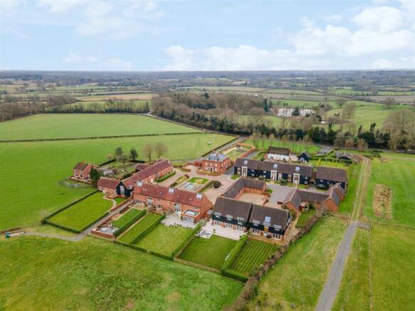 6 Hall Farm Court_3.jpg