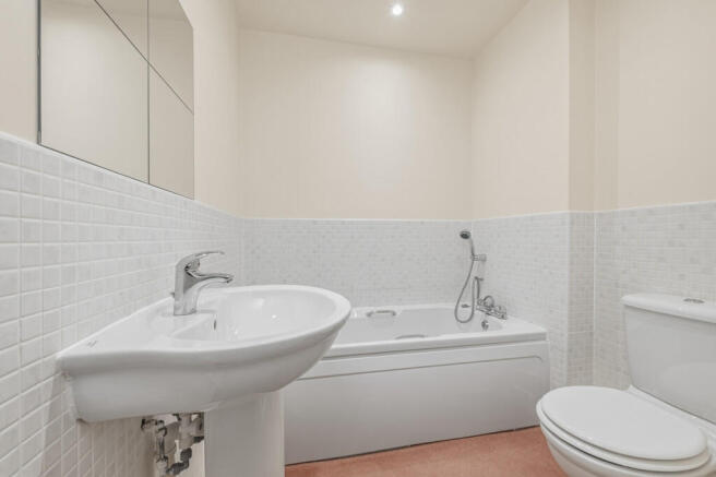 2 bed Apartment for sale Image 8