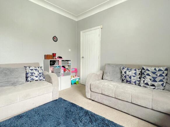 3 bed Semi-Detached for sale Image 6