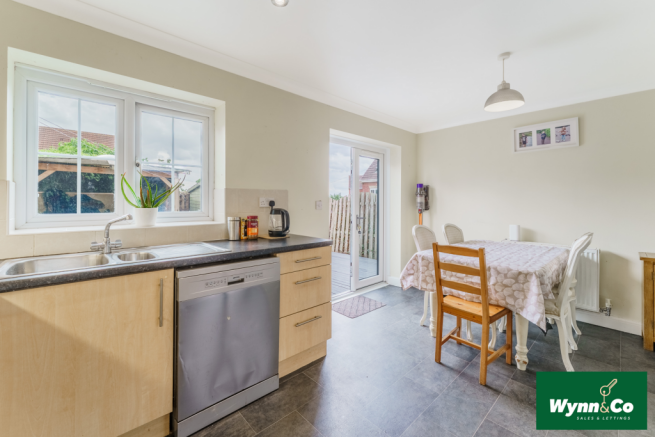 4 bed Town House for sale Image 9