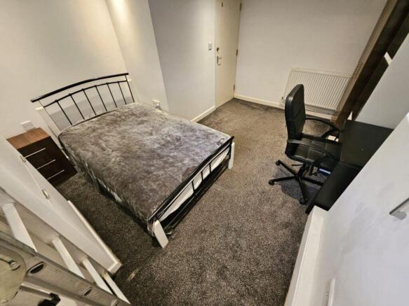 4 bed Terraced to rent Image 8