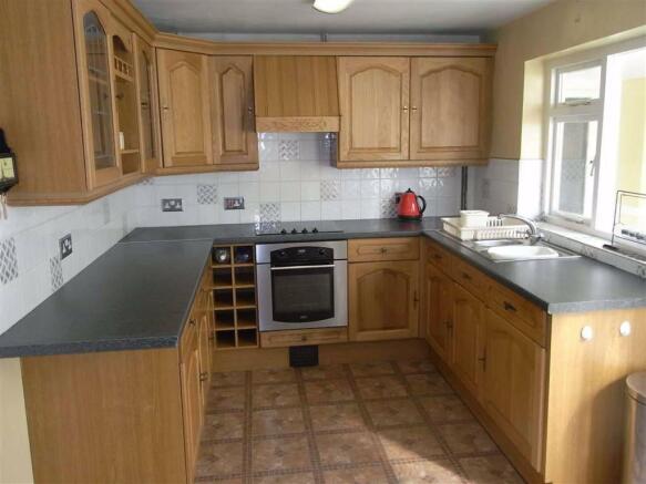 KITCHEN/DINING ROOM