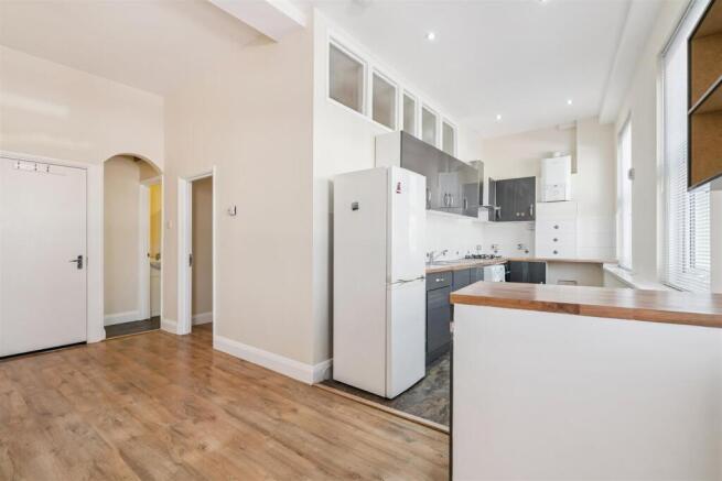 Flat A 118 Mitcham Road kitchen 1.jpg