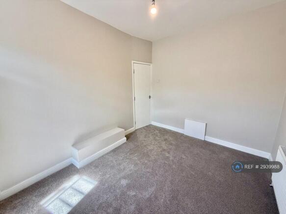 2 bed Maisonette to rent Image 9