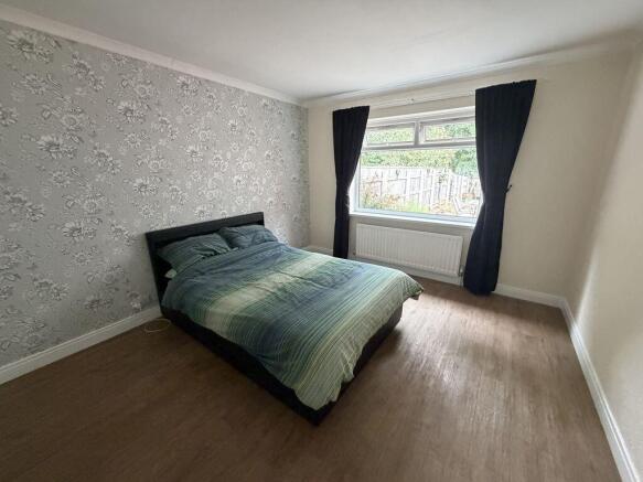 3 bed Semi-Detached Bungalow to rent Image 6