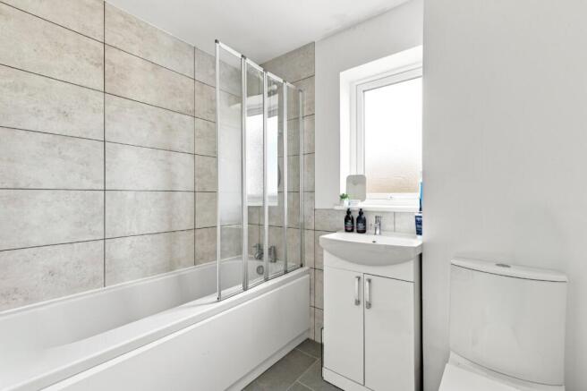 4 bed Detached to rent Image 12