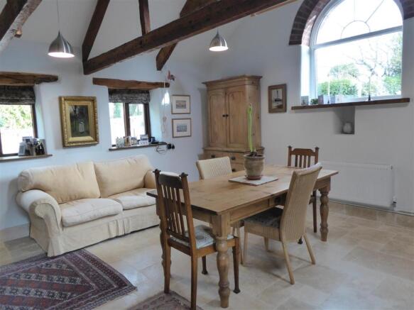 Dining area.JPG