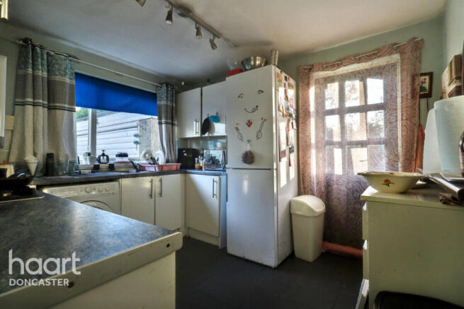 4 bed Detached for sale Image 6