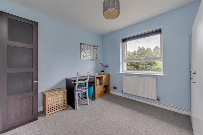 flat-courtlands-crescent-banstead-101.jpg