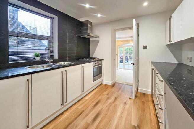2 bed Ground Flat for sale Image 9