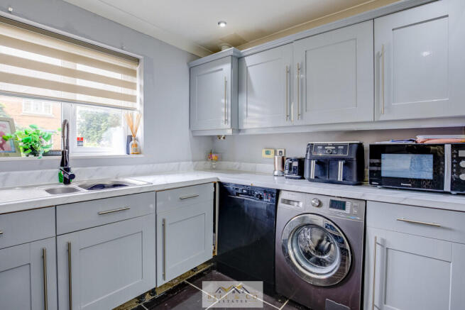 4 bed Town House for sale Image 6