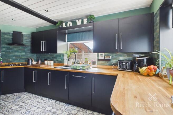 3 bed Semi-Detached for sale Image 4