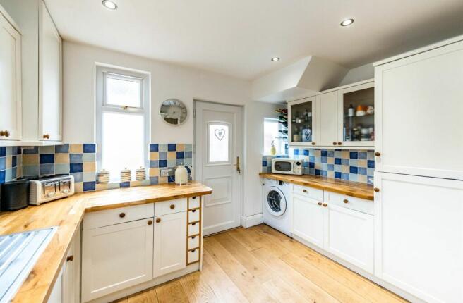 KITCHEN AND LOUNGE