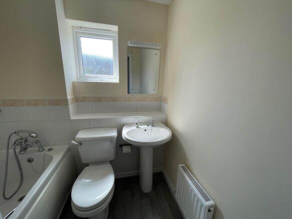 sloe close 27 bathro