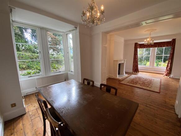 SITTING/DINING ROOM