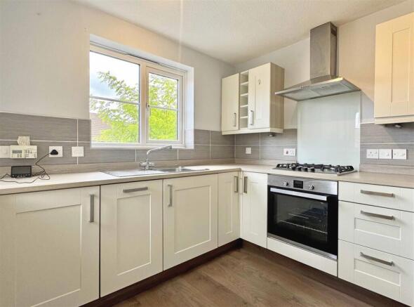Kitchen b.jpg