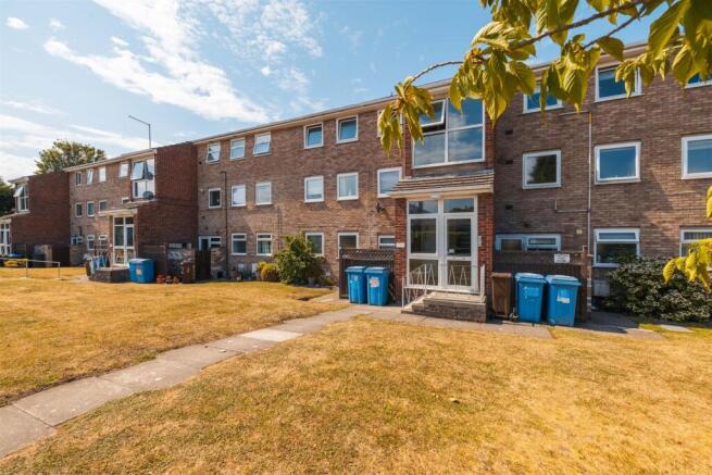 6 Dee View Court-3.jpg