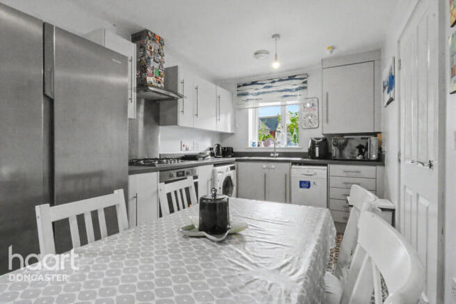 3 bed Semi-Detached for sale Image 8