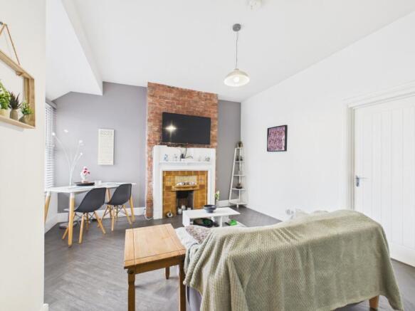 3 bed Flat for sale Image 5