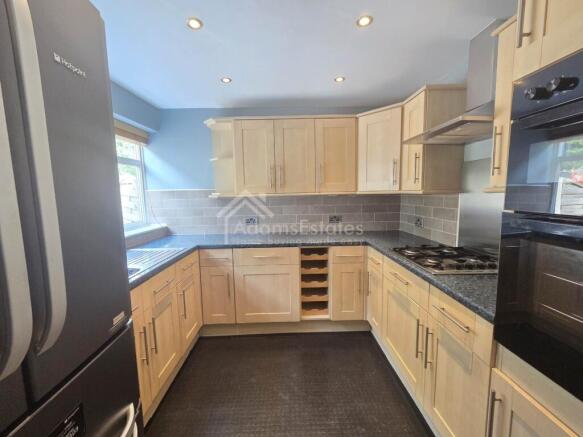 3 bed Town House for sale Image 2