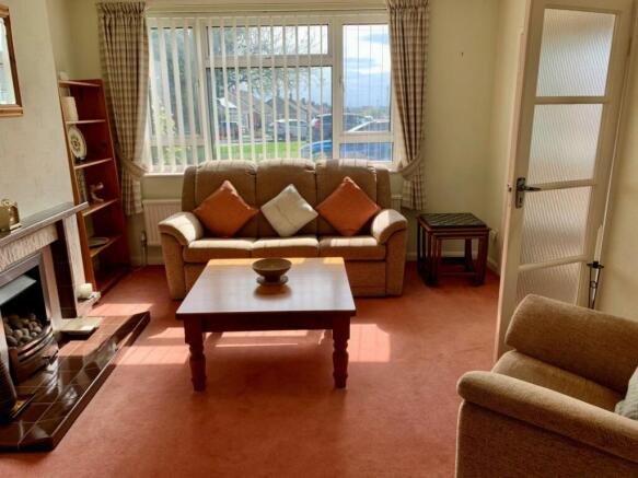 LOUNGE/DINING ROOM
