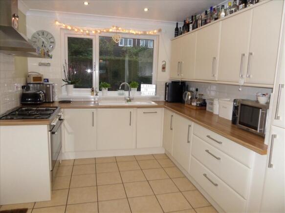 KITCHEN/BREAKFAST ROOM