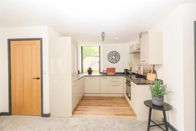 2 bed Apartment for sale Image 12