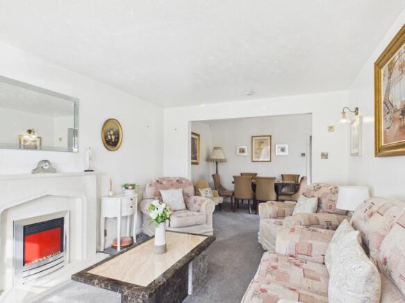 CAM03729G0-PR0250-STILL006